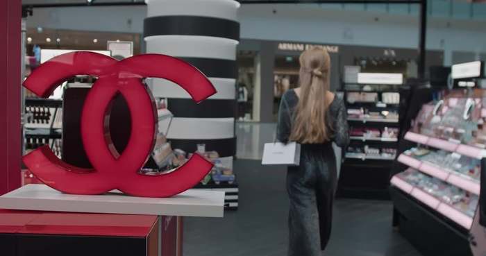 CHANEL — Корнер в «Авиапарке». Промо торгового пространства