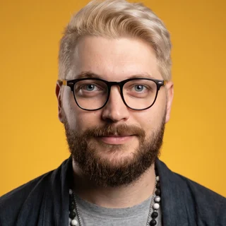 Алексей Тихонов